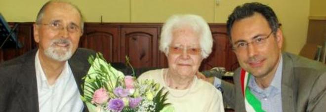 Auguri nonna Luigina! Compie 104 anni e svela il suo sogno proibito Auguri nonna Luigina! Compie 104 anni e svela il suo sogno proibito