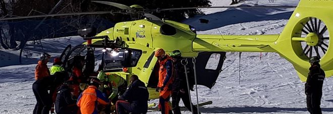 Si accascia in pista mentre scia giovane di 26 anni salvato dai volontari Si accascia in pista mentre scia giovane di 26 anni salvato dai volontari