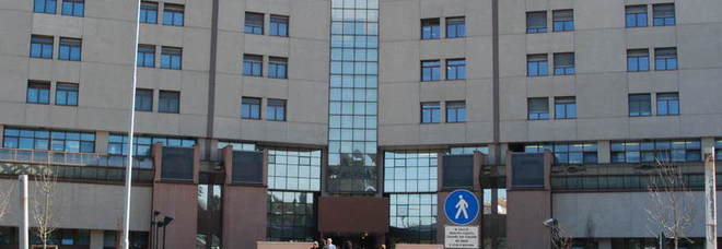 Ancona, choc all'ospedale: trovato paziente morto con la testa in un sacchetto di plastica Ancona, choc all'ospedale: trovato paziente morto con la testa in un sacchetto di plastica