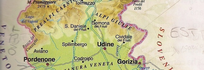 La tremenda cartina geografica del Friuli Venezia Giulia in un libro di scuola usato nella quinta classe di un istituto della provincia di Udine La tremenda cartina geografica del Friuli Venezia Giulia in un libro di scuola usato nella quinta classe di un istituto della provincia di Udine