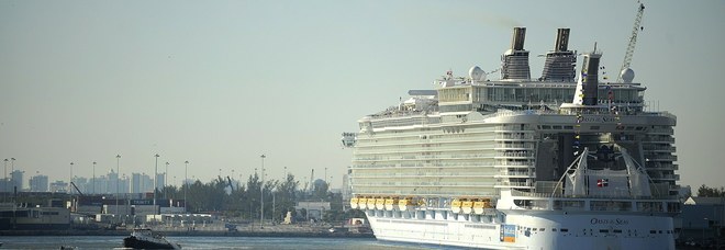 Crociera diventa un incubo: «277 passeggeri stanno male». La nave rientra, tutti rimborsati Crociera diventa un incubo: «277 passeggeri stanno male». La nave rientra, tutti rimborsati