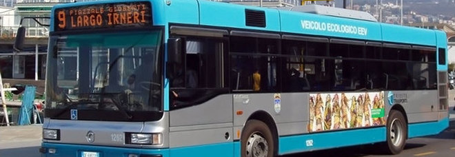 Autobus in sciopero contro le proposte Ue sui tempi di guida Autobus in sciopero contro le proposte Ue sui tempi di guida