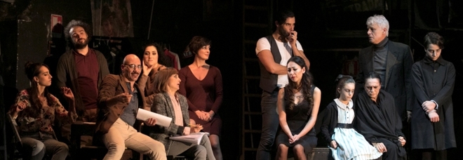 Michele Placido con la compagnia dello spettacolo Sei personaggi in cerca d'autore al Teatro Quirino da domani Michele Placido con la compagnia dello spettacolo Sei personaggi in cerca d'autore al Teatro Quirino da domani