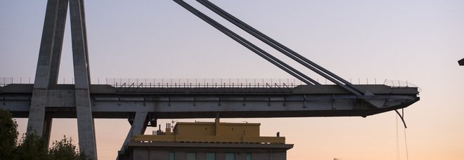 Ponte crollato, Di Maio: «A me Benetton non pagava le campagne elettorali». Renzi: «Sciacallo» Ponte crollato, Di Maio: «A me Benetton non pagava le campagne elettorali». Renzi: «Sciacallo»