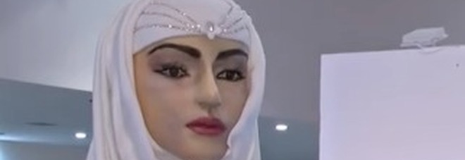 Dubai, l'ultima trovata: una torta a forma di sposa del valore di un milione di dollari Dubai, l'ultima trovata: una torta a forma di sposa del valore di un milione di dollari