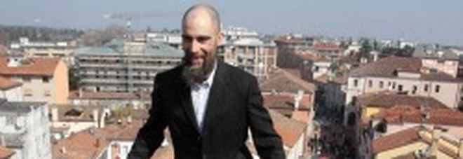 Roma, a passeggio da una riva all'altra del Tevere su un cavo lungo 135 metri Roma, a passeggio da una riva all'altra del Tevere su un cavo lungo 135 metri