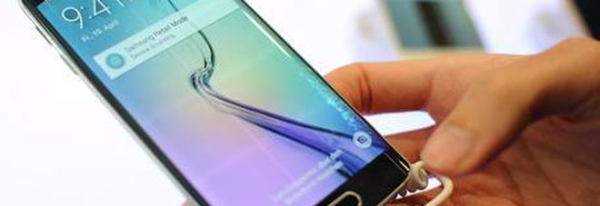 Alcuni smartphone Samsung hanno inviato foto di nascosto dai proprietari Alcuni smartphone Samsung hanno inviato foto di nascosto dai proprietari