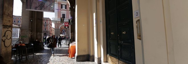 Esquilino, la vittima dello stupro: «Mi stavo addormentando e lui ha abusato di me» Esquilino, la vittima dello stupro: «Mi stavo addormentando e lui ha abusato di me»