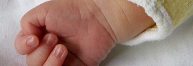 Mamma partorisce nel "Boschetto della droga", il neonato è già in astinenza: «Ha assunto eroina durante tutta la gravidanza»