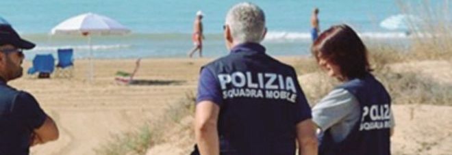 Donna trovata morta sul lungomare, giallo a Catania: indossava solo un giubbotto Donna trovata morta sul lungomare, giallo a Catania: indossava solo un giubbotto