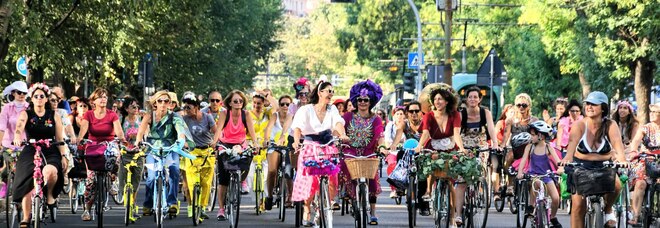 Pinar Pinzuti, premiata dall'Onu: «Con le bici unisco le donne di tutto il mondo»