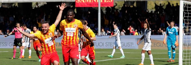 L'esordio della Juve a Benevento
e Mastella si commuove in tribuna