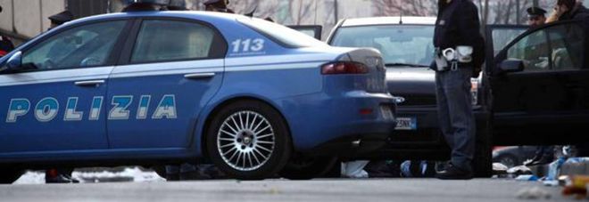 Tenta di investire gli agenti
e aizza il cane contro
di loro: spacciatore arrestato