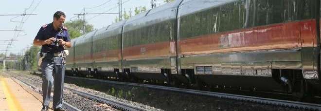 Titolare del negozio chic si uccide lanciandosi sotto il treno in stazione Titolare del negozio chic si uccide lanciandosi sotto il treno in stazione