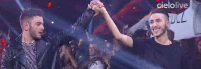 X Factor, vince Lorenzo, Madh secondo.
Il pubblico fischia Morgan e lui: "Str..."