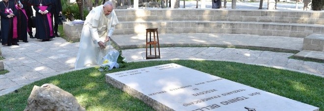 Il Papa: «Salento arca di pace, don Tonino profeta di speranza» Il Papa: «Salento arca di pace, don Tonino profeta di speranza»