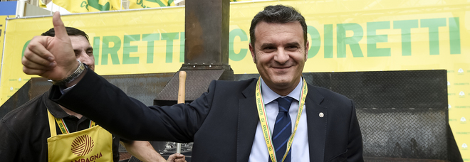 Il ministro Centinaio Il ministro Centinaio