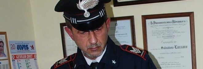 Anziano ha un infarto
Carabiniere tenta di salvarlo
ma si sente male: è grave