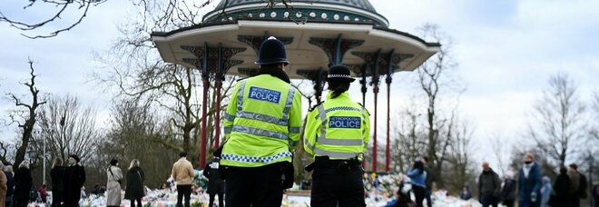 Londra, polizia nella bufera: svelati documenti su agenti e abusi sessuali