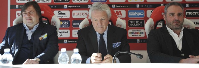Da sin. l'avv. Atzori, Franchettio e Pioppi Da sin. l'avv. Atzori, Franchettio e Pioppi