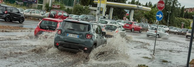 Fulmine colpisce centralina: semafori in tilt sulla Gianicolense Fulmine colpisce centralina: semafori in tilt sulla Gianicolense