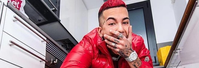 Sfera Ebbasta indagato: «Nei suoi testi istigazione all'uso della droga» Sfera Ebbasta indagato: «Nei suoi testi istigazione all'uso della droga»