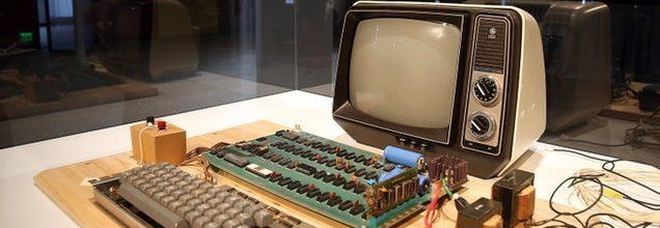 All'asta il primo pc Apple costruito direttamente da Steve Jobs: il prezzo è da capogiro All'asta il primo pc Apple costruito direttamente da Steve Jobs: il prezzo è da capogiro