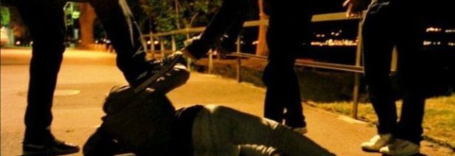 Giovane africano pestato a sangue: «Tornatene a casa tua»