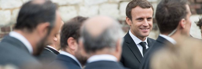 Macron, gli Usa: «Mosca ha tentato di spiarlo attraverso Facebook»