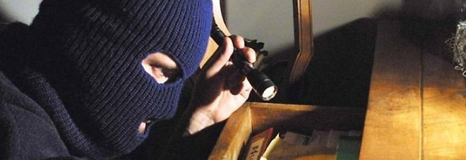 Smascherata la banda di albanesi "topi d’appartamento": 3 arresti Smascherata la banda di albanesi "topi d’appartamento": 3 arresti