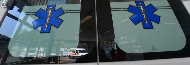 Bambino di 12 anni trovato morto in bagno: «Forse caduto nella vasca». Aperto un fascicolo