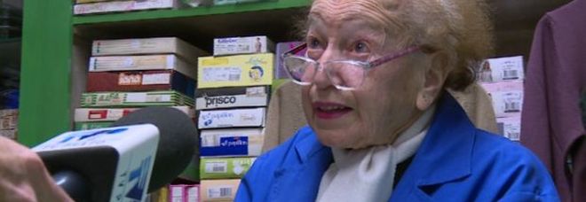 Brunilde, 100 anni a maggio: «Continuo a lavorare nella mia merceria finchè non dovrò usare il bancomat»