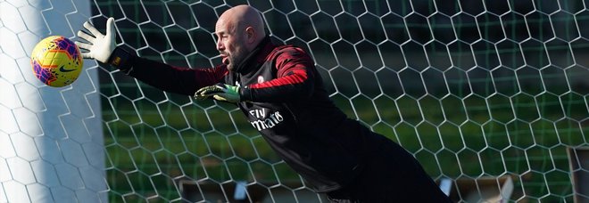 Pepe Reina saluta il Milan Pepe Reina saluta il Milan