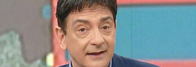 Coronavirus, Paolo Fox cambia stile e look: il momento del'Oroscopo diventa più sobrio