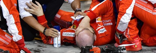Gp Bahrain, pasticcio ai box Ferrari:
investito un meccanico, Kimi si ritira