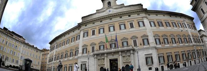 Marche, 21 liste presentate:
ecco il tripolare sul filo di lana