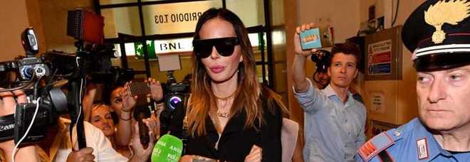 Nina Moric condannata: dovrà pagare 2.000 euro a Belen per averla chiamata «viado» Nina Moric condannata: dovrà pagare 2.000 euro a Belen per averla chiamata «viado»