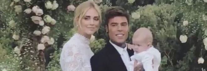 Chiara e Fedez sposi, sì tra le lacrime: «Non ho bisogno che il mondo mi ami perchĂ© ci sei tu» Boom di “like” per il primo bacio Chiara e Fedez sposi, "sì" tra le lacrime: «Non ho bisogno che il mondo mi ami perché ci sei tu» Boom di “like” per il primo bacio