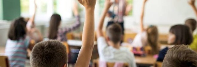 Tolleranza zero a scuola: «Troppe espulsioni per capelli e abiti». È polemica