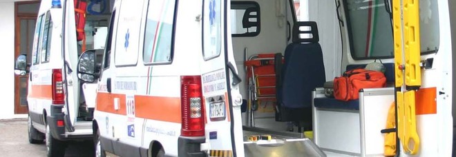 Incendio nella baraccopoli dei migranti irregolari: quattro feriti, grave un 22enne Incendio nella baraccopoli dei migranti irregolari: quattro feriti, grave un 22enne