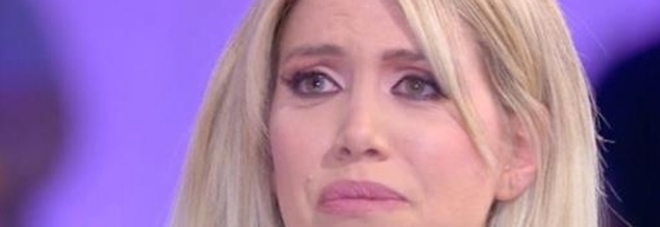 Wanda Nara, lacrime in tv: «Mauro non vuole andar via, ho chiamato Moratti per chiedergli aiuto» Wanda Nara, lacrime in tv: «Mauro non vuole andar via, ho chiamato Moratti per chiedergli aiuto»