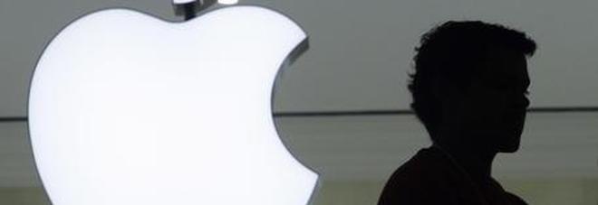 «Apple mi ha fatto diventare gay», ragazzo fa causa al colosso tecnologico