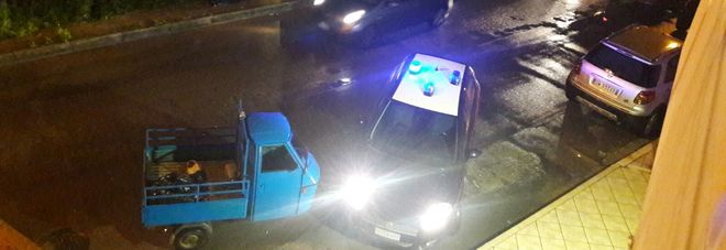 Rapinano un supermercato e fuggono a bordo di un Ape Car: presi Rapinano un supermercato e fuggono a bordo di un Ape Car: presi