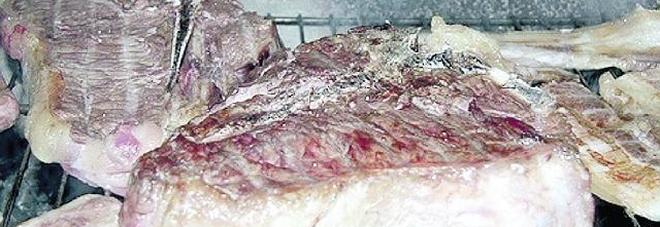Quattro bistecche e un fritto misto Il conto è da infarto: 1.100 euro La guida: «E in pizzeria 350 euro per 3 piatti di spaghetti» Quattro bistecche e un fritto misto Il conto è da infarto: 1.100 euro La guida: «E in pizzeria 350 euro per 3 piatti di spaghetti»