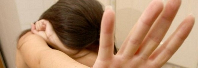 Abusi sessuali su una bimba di 12 anni: arrestati tre stranieri Abusi sessuali su una bimba di 12 anni: arrestati tre stranieri