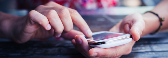 Su WhatsApp un bug l'aiuto di una GIF dannoso potrebbe aver esposto gli utenti al furto dei dati Su WhatsApp un bug l'aiuto di una GIF dannoso potrebbe aver esposto gli utenti al furto dei dati