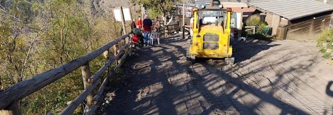 Operai al lavoro sul Vesuvio Operai al lavoro sul Vesuvio