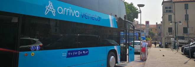 Bus della linea 80 multato: pendolari al lavoro in ritardo Bus della linea 80 multato: pendolari al lavoro in ritardo