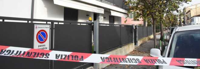 La figlia non lo trova: papà 56enne morto nella sua villetta. Non era solo La figlia non lo trova: papà 56enne morto nella sua villetta. Non era solo