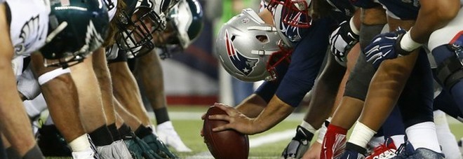Finale football Usa tra Patriots e Eagles: negli Hard Rock Café si farà festa tra cheerleader, maxischermi e hamburger